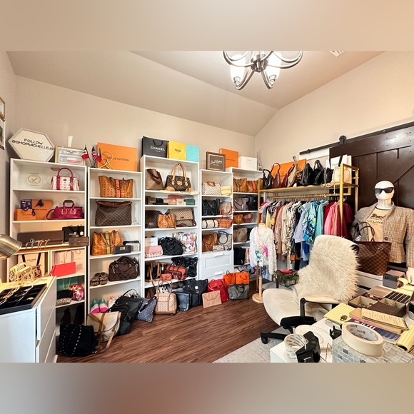 🔥@shopmichellejb is Live! 🎉Like my banner for LOW START 📣💯Reseller Deal! - Picture 3 of 3